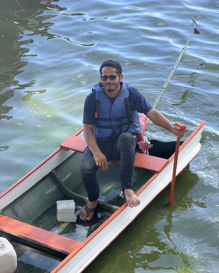 Antônio remando no rio Jacundá